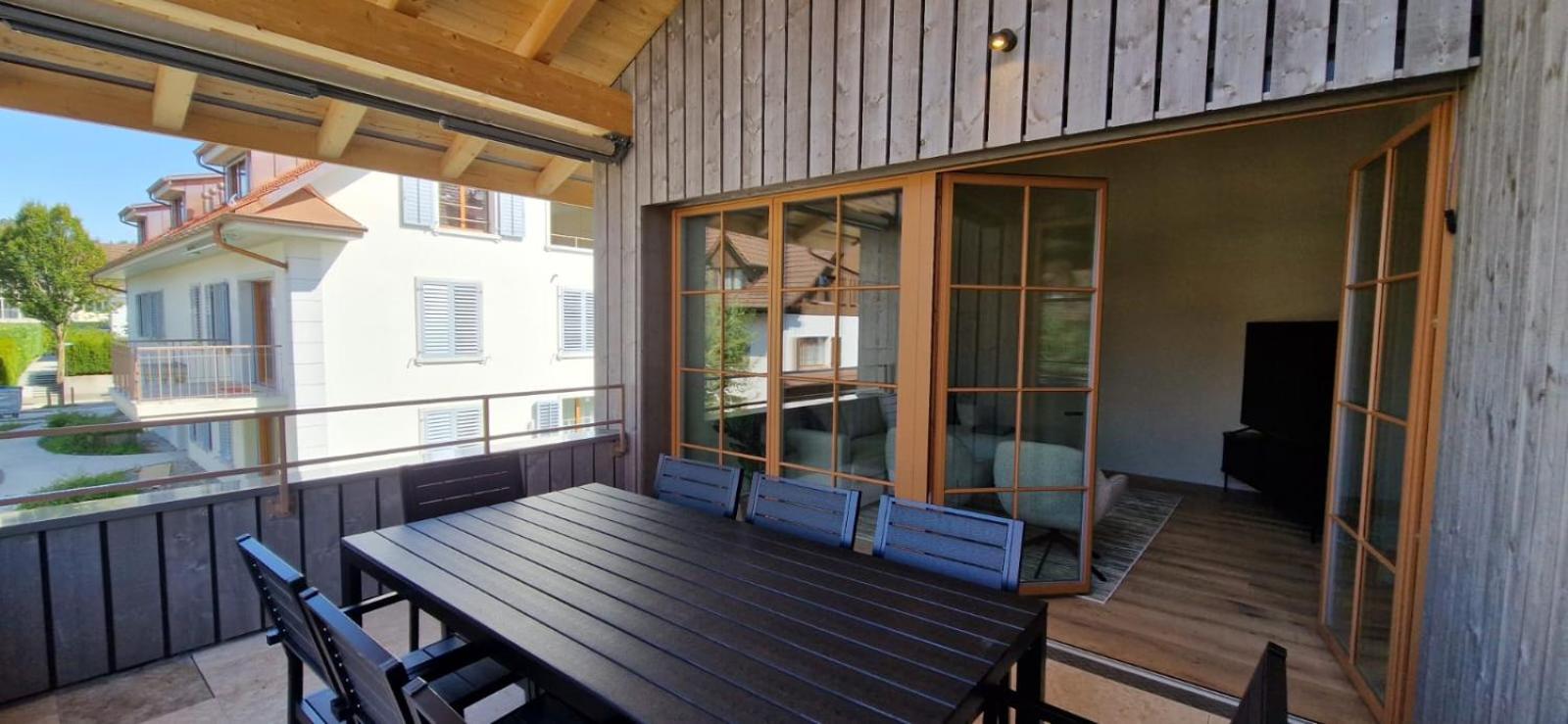 Visionary Hospitality Bassersdorf, Zürich - Premium Apartments in Swiss Style with Free Parking, Washer, Kitchen, Terrace, Vaulted Cellar Event Room, Bus S