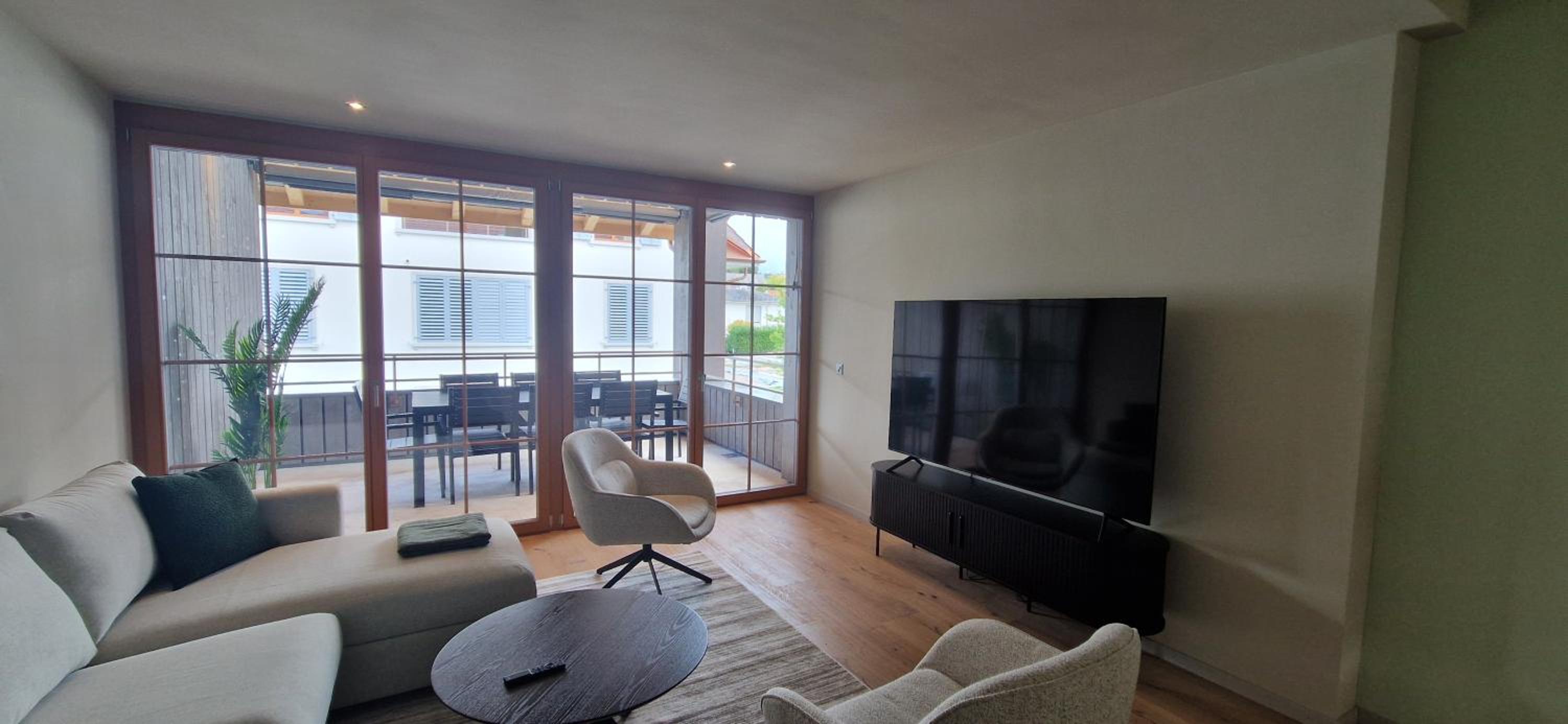 Visionary Hospitality Bassersdorf, Zürich - Premium Apartments in Swiss Style with Free Parking, Washer, Kitchen, Terrace, Vaulted Cellar Event Room, Bus S
