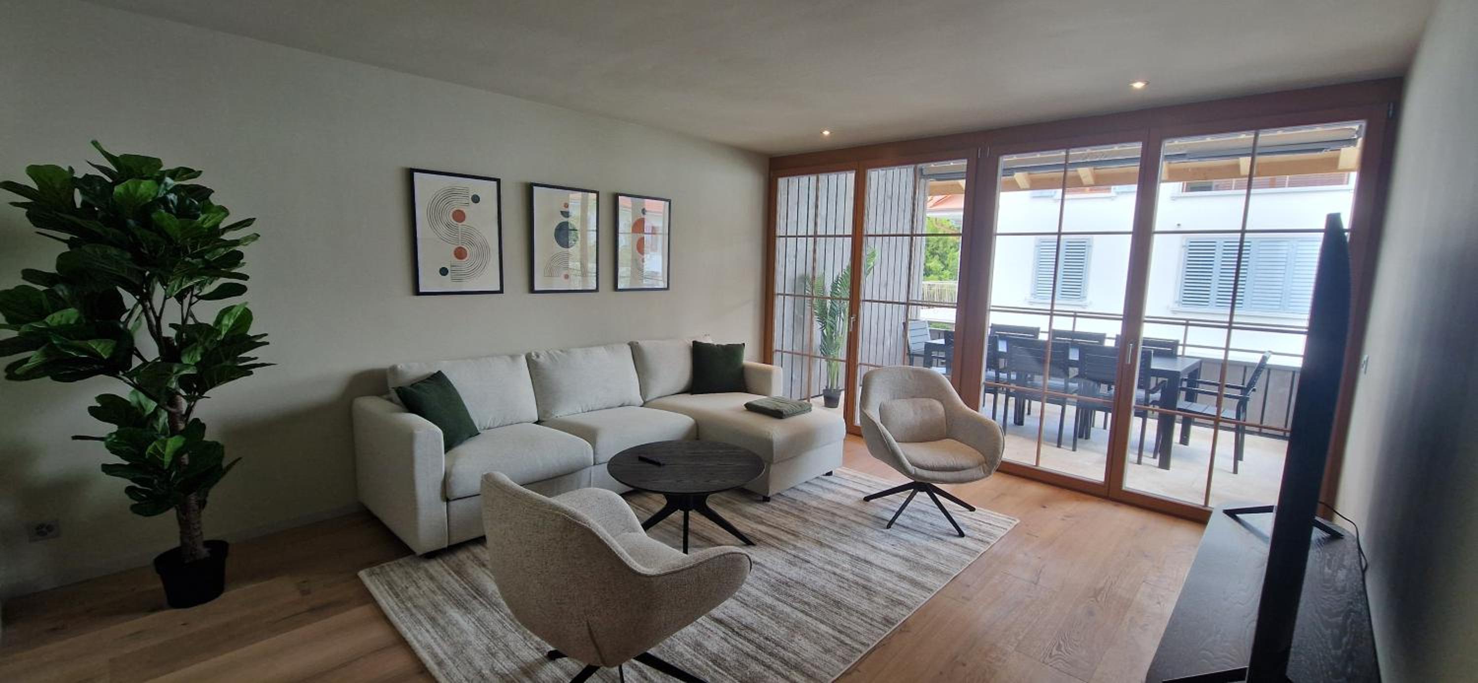 Visionary Hospitality Bassersdorf, Zürich - Premium Apartments in Swiss Style with Free Parking, Washer, Kitchen, Terrace, Vaulted Cellar Event Room, Bus S