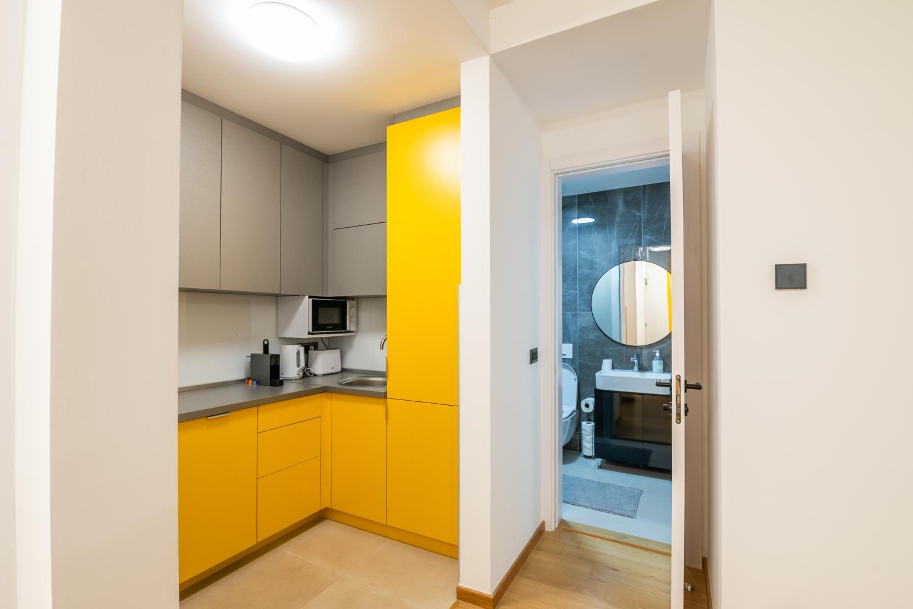 City Center Apartment - Garage - Terrace - Port view 2