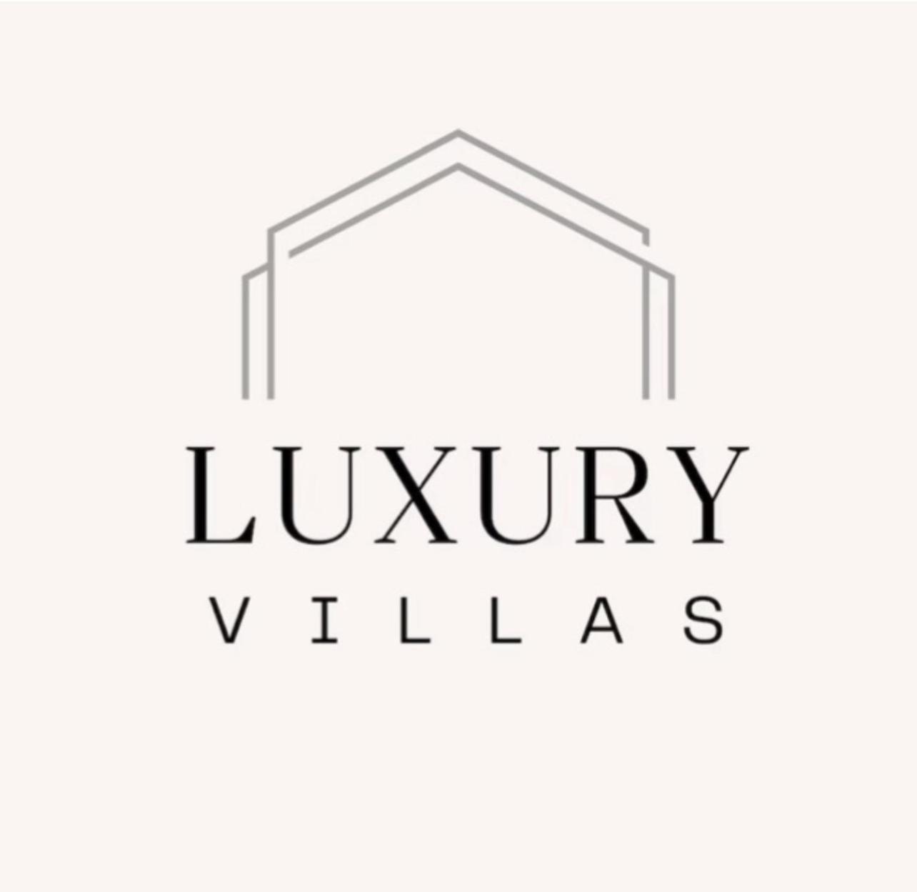 Luxury Villa W Pool & Spa 5 BEDROOMS