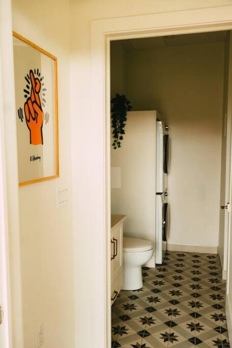 NEW Cozy Downtown Halifax Loft Free Parking