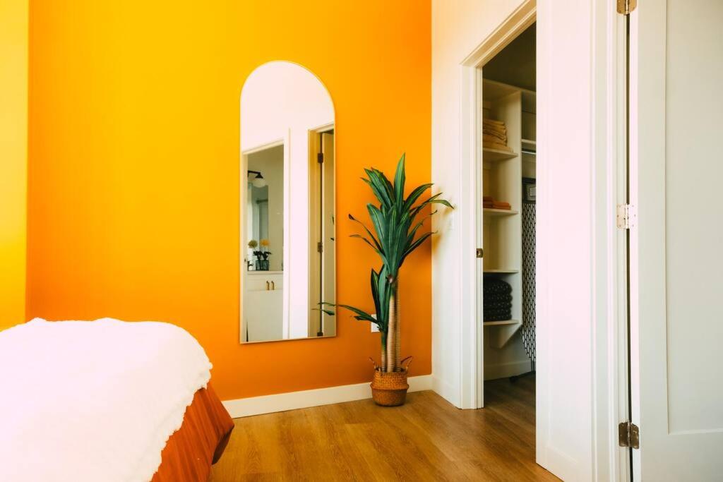 NEW Cozy Downtown Halifax Loft Free Parking