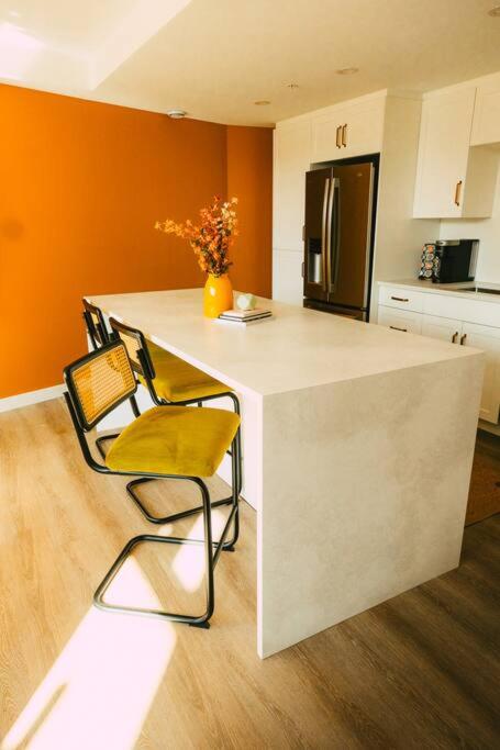 NEW Cozy Downtown Halifax Loft Free Parking