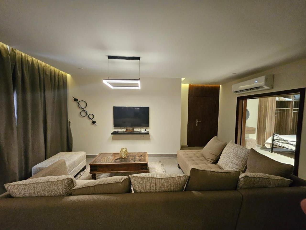 The Luxe Retreat and Uniqueness