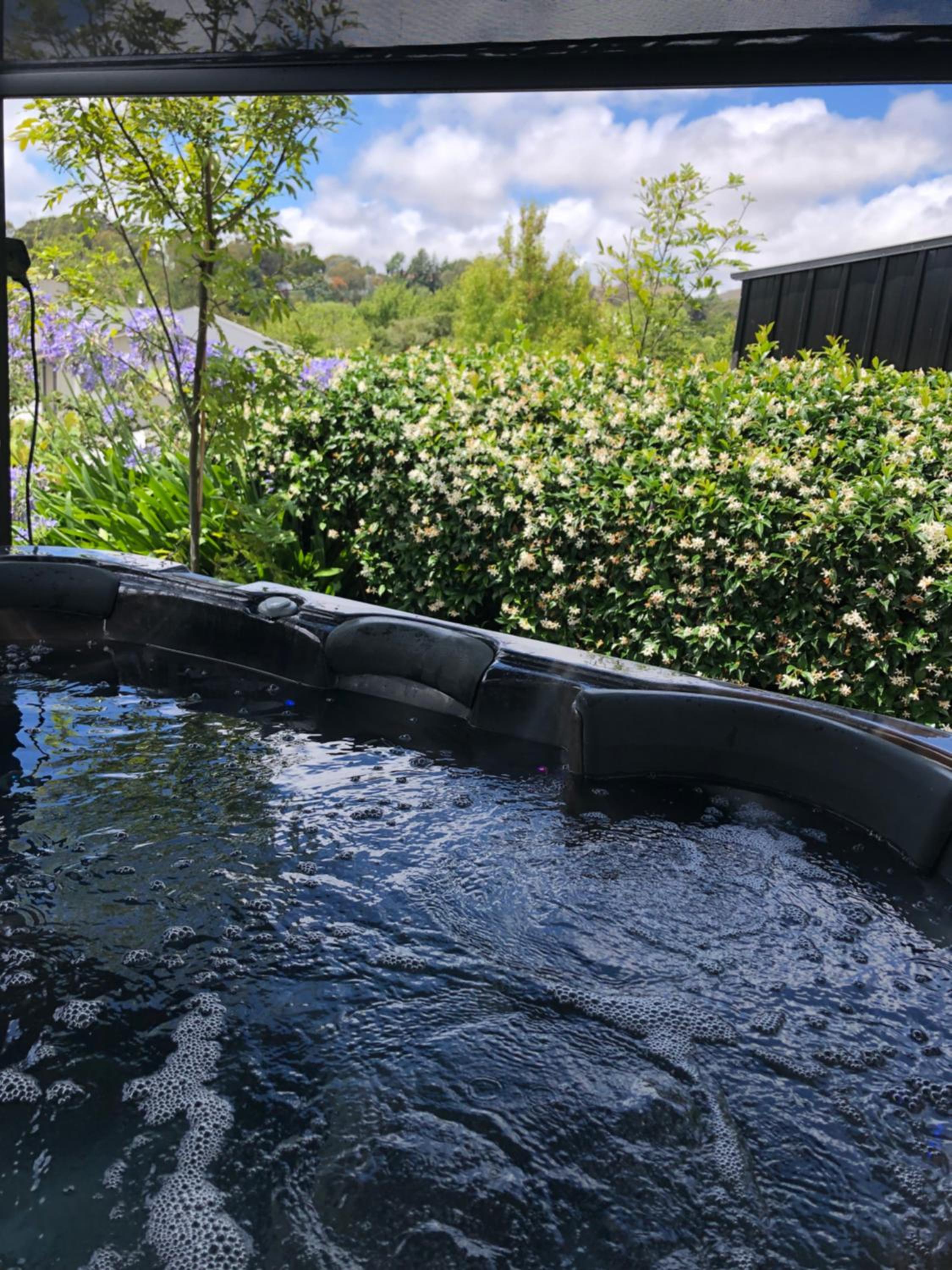 Vista - touch of country and hot Spa view 3