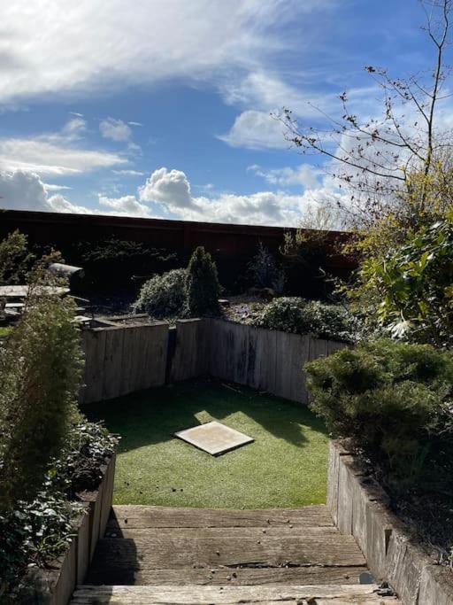 Spacious Home, 6 large bedrooms, full sky package, sleeps 14 view 2
