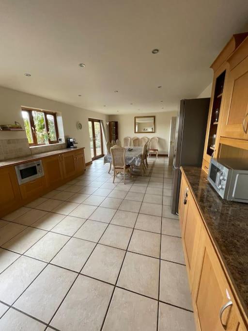 Spacious Home, 6 large bedrooms, full sky package, sleeps 14 view 4