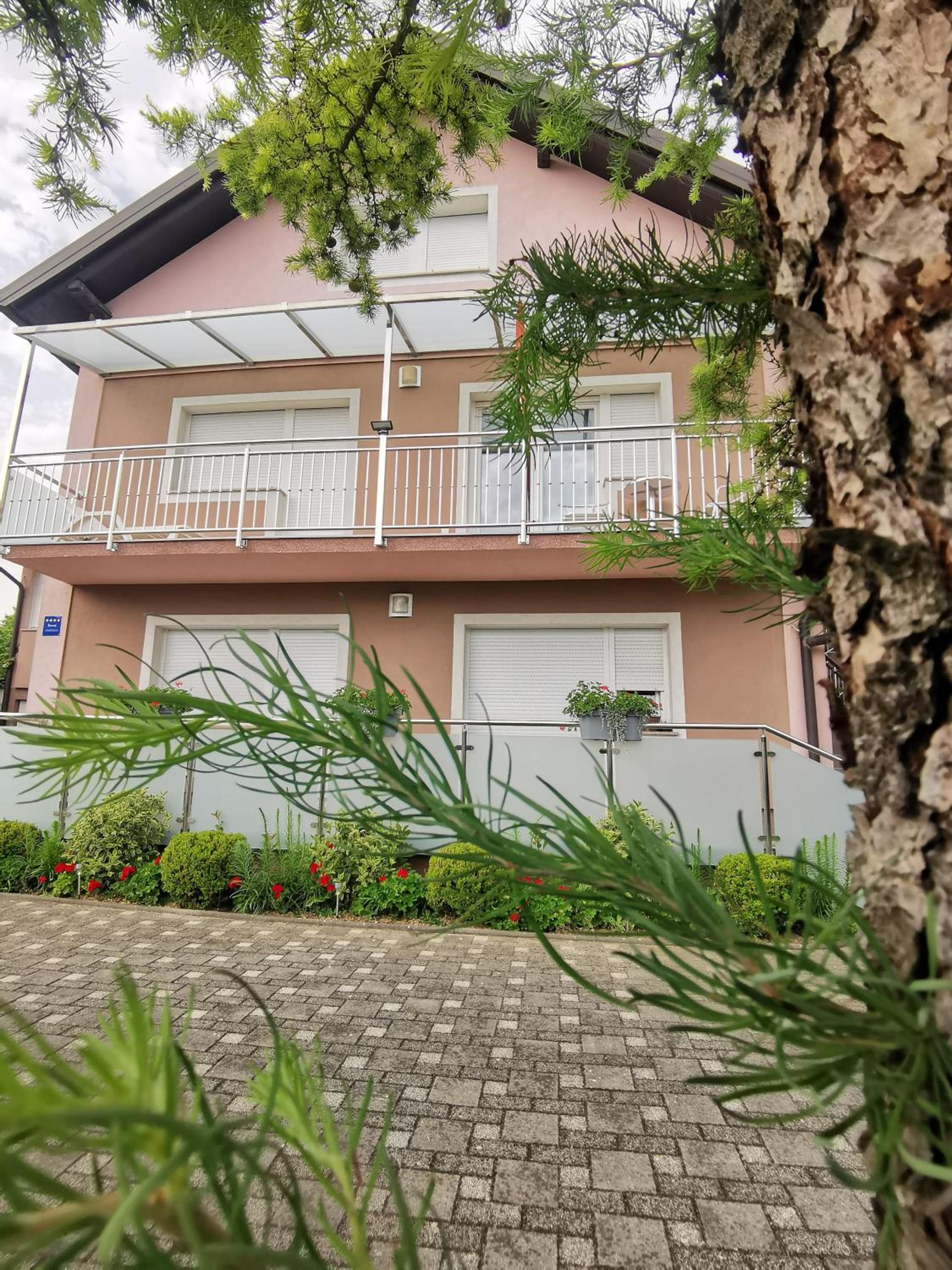Apartmani Jastreb 2