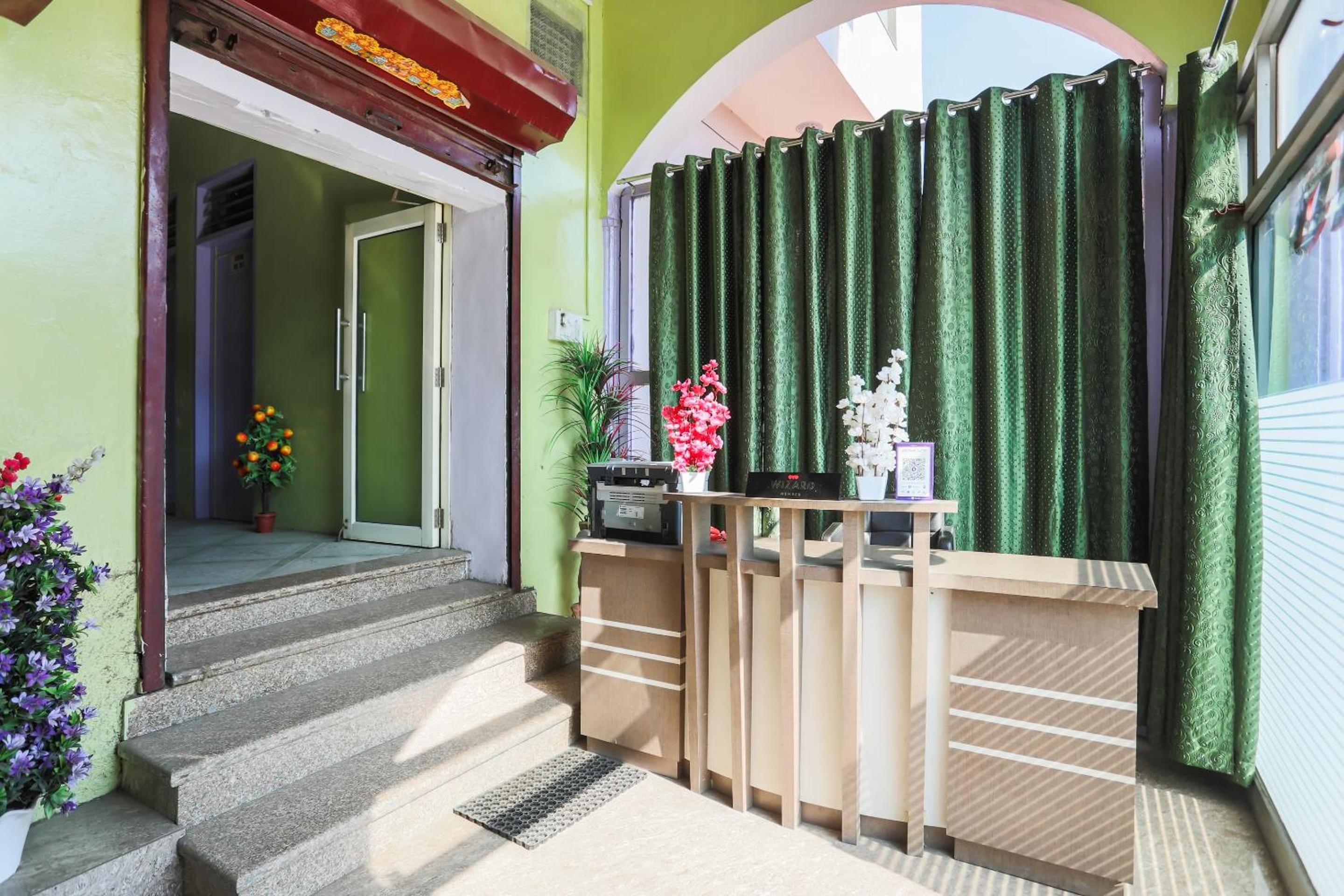 Lobby & Reception