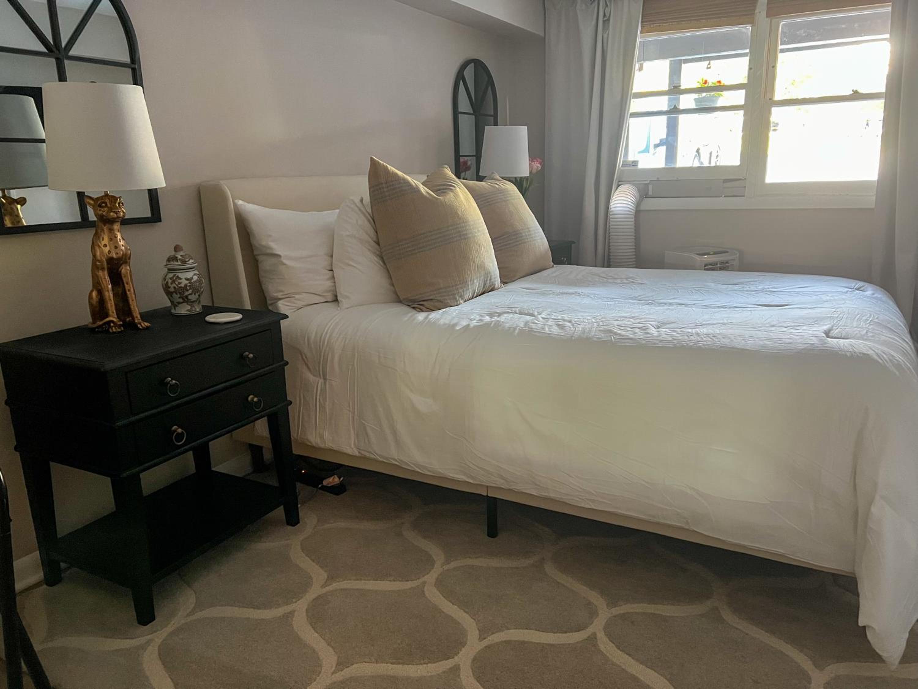 Glover Park/Georgetown Oasis with parking view 5