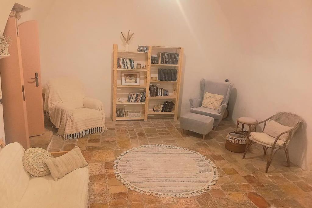 cozy charm in nachlaot view 3