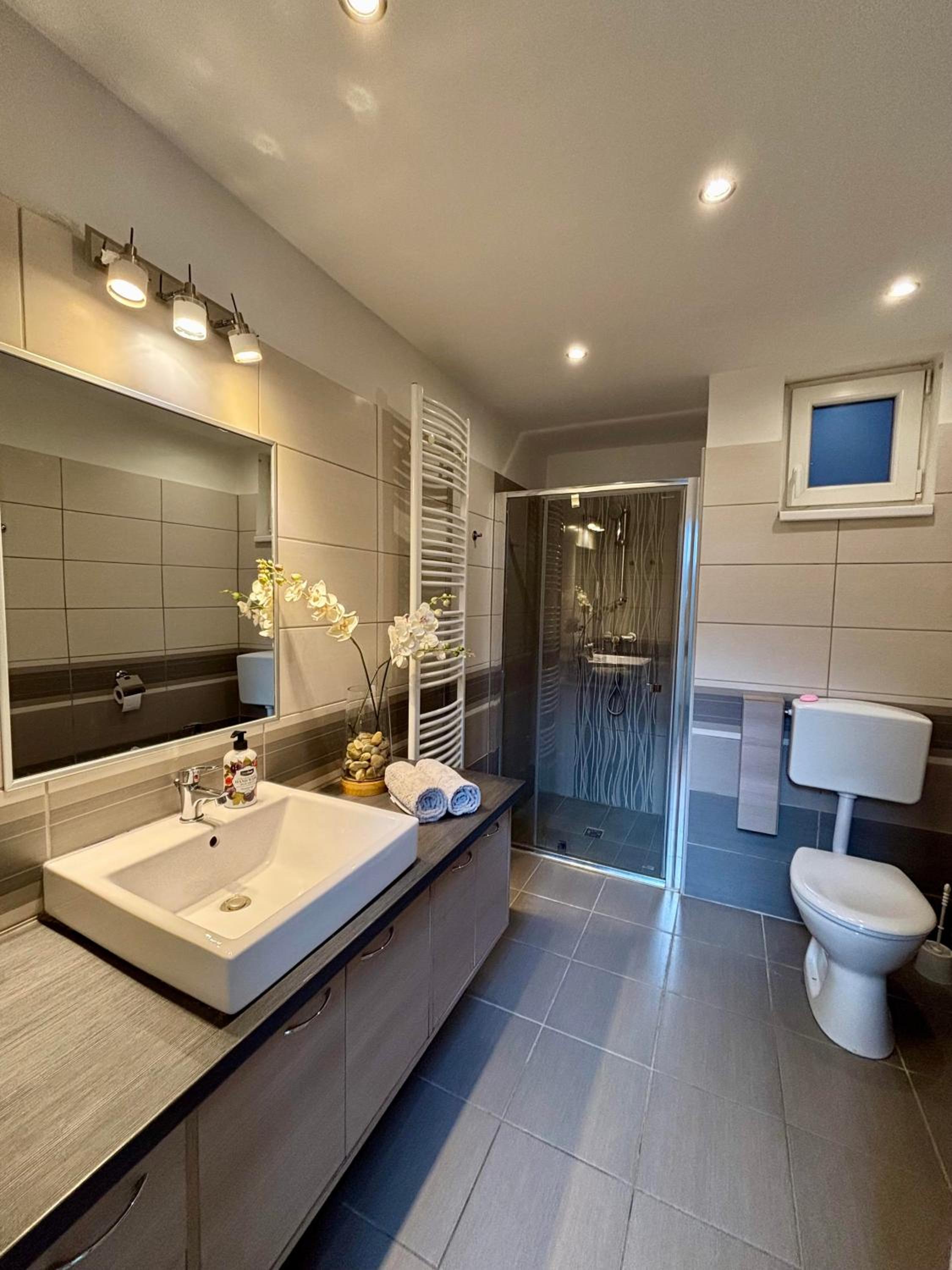 Ava Central Residence