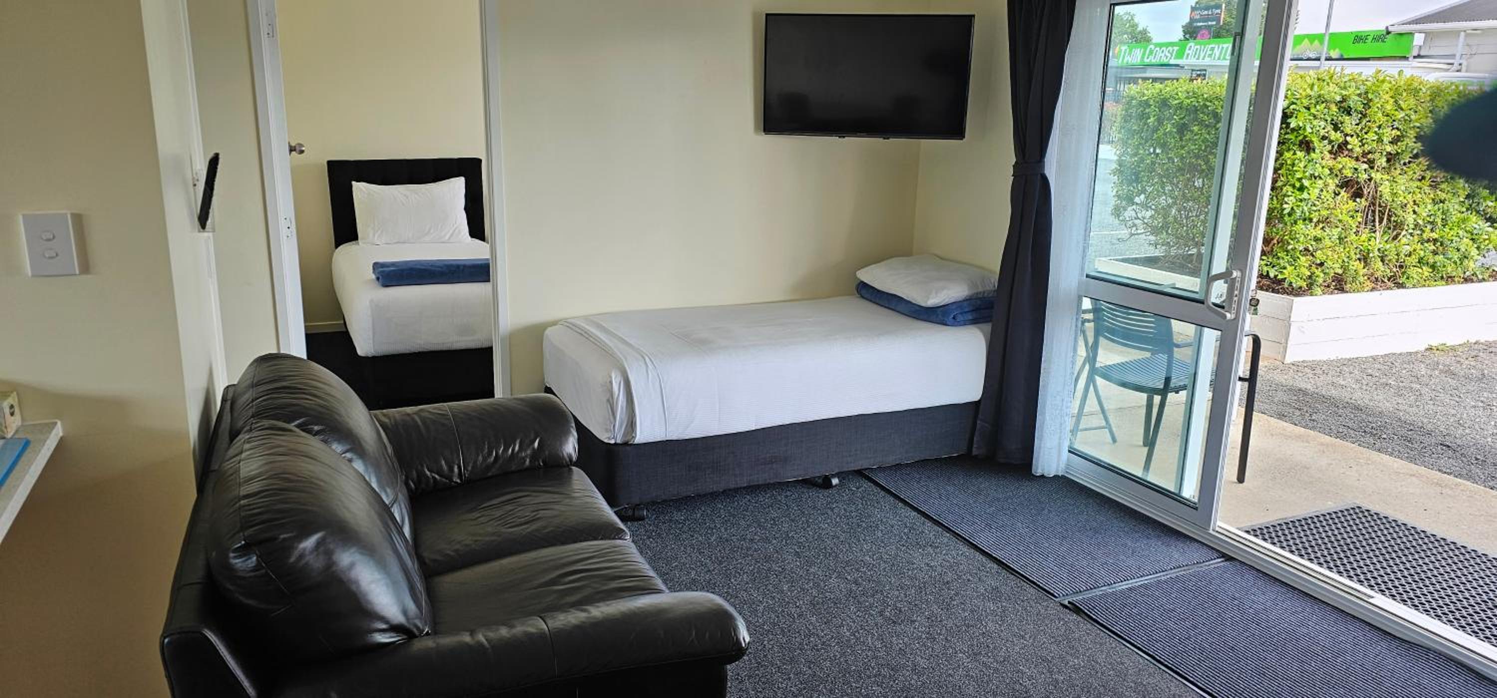 Twin Coast Adventures Motel & Cycle Hire view 4