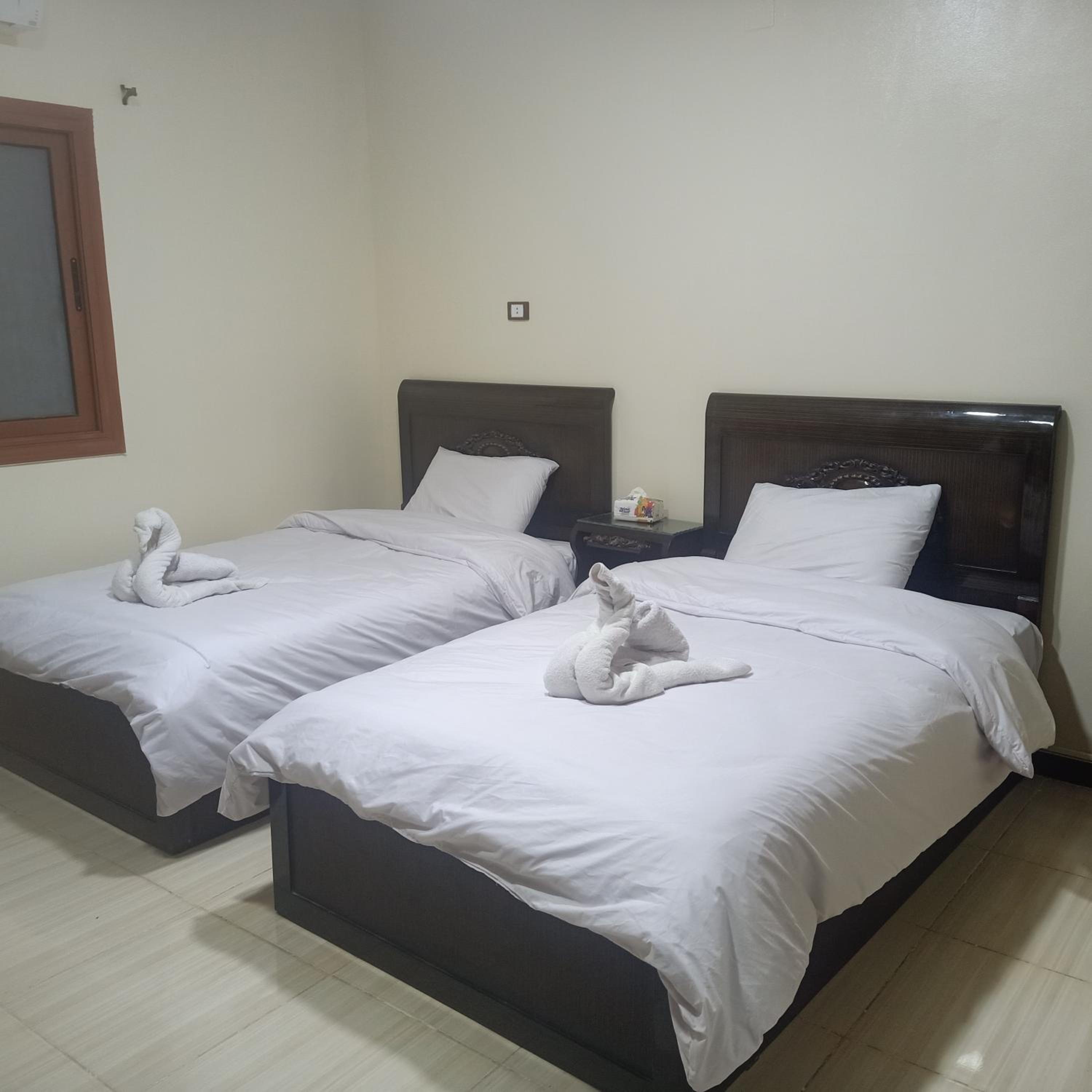Fares pyramids Hostel
