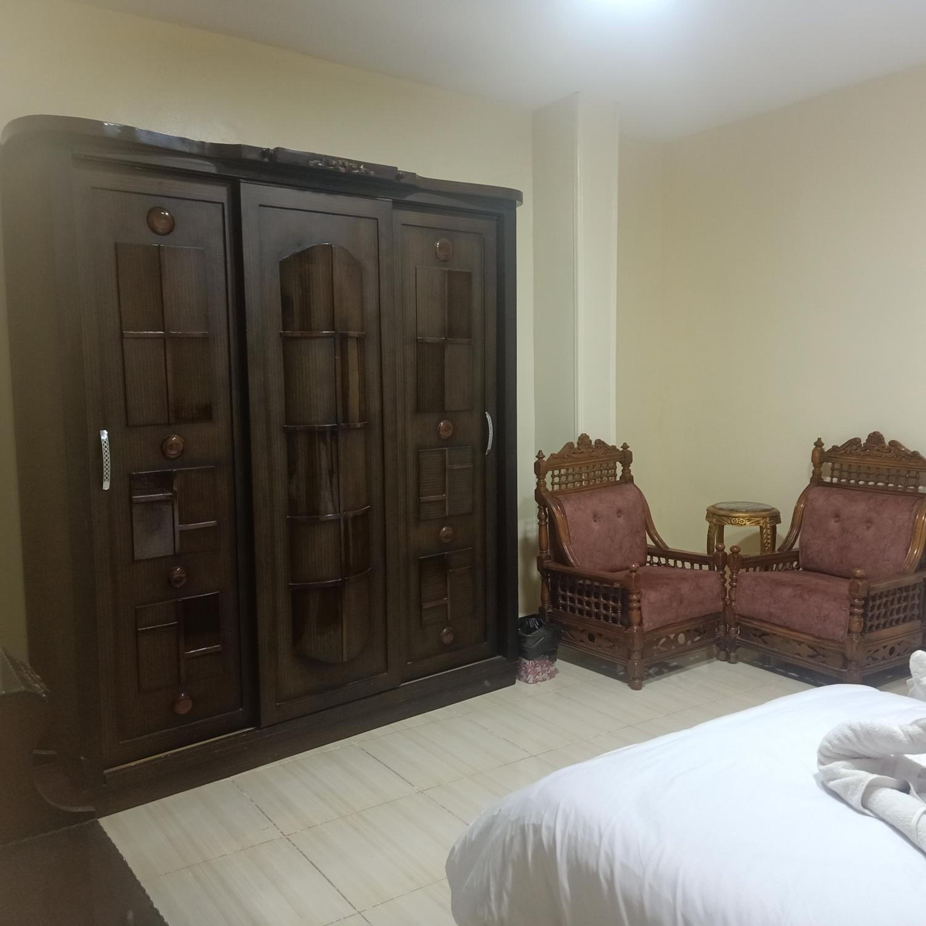 Fares pyramids Hostel
