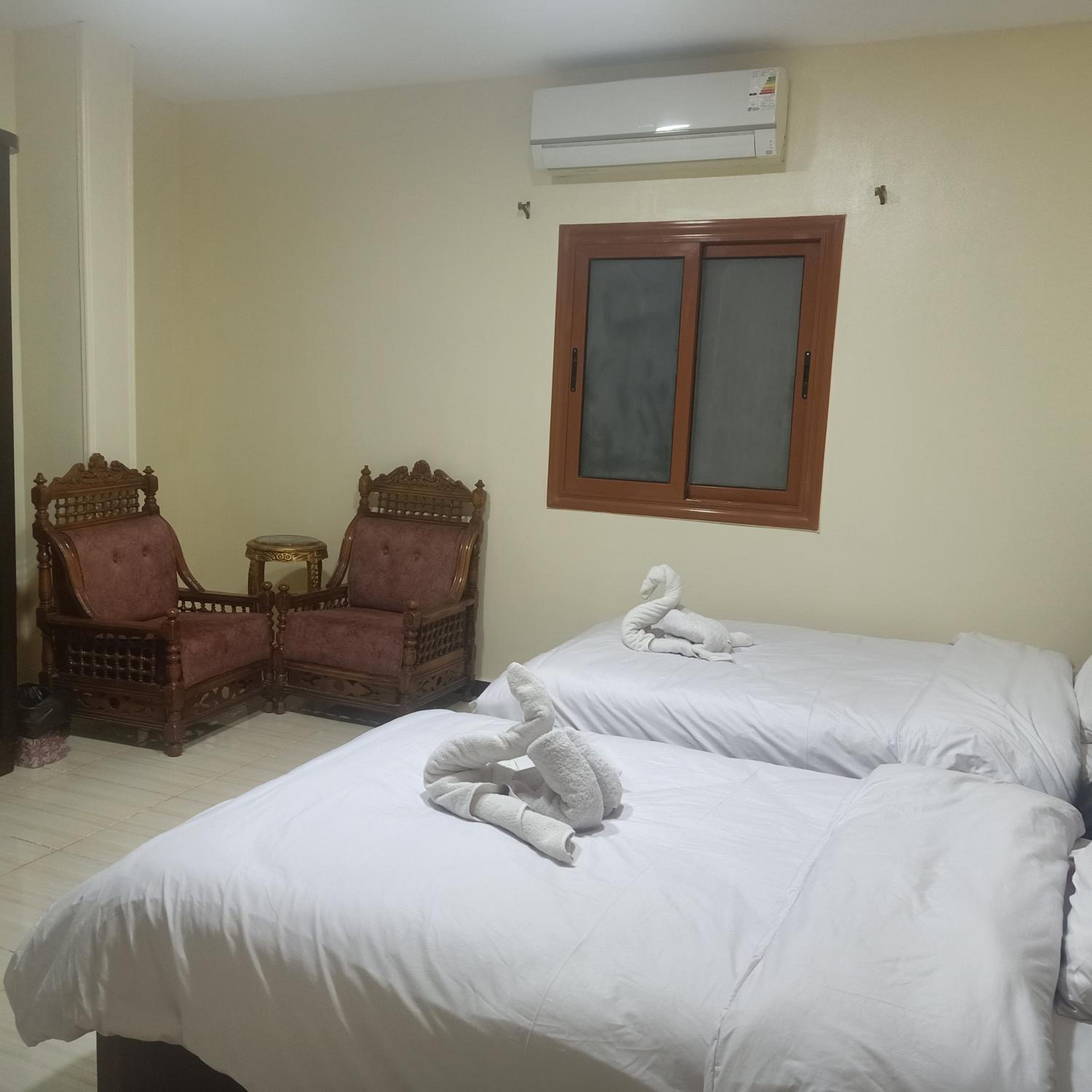 Fares pyramids Hostel