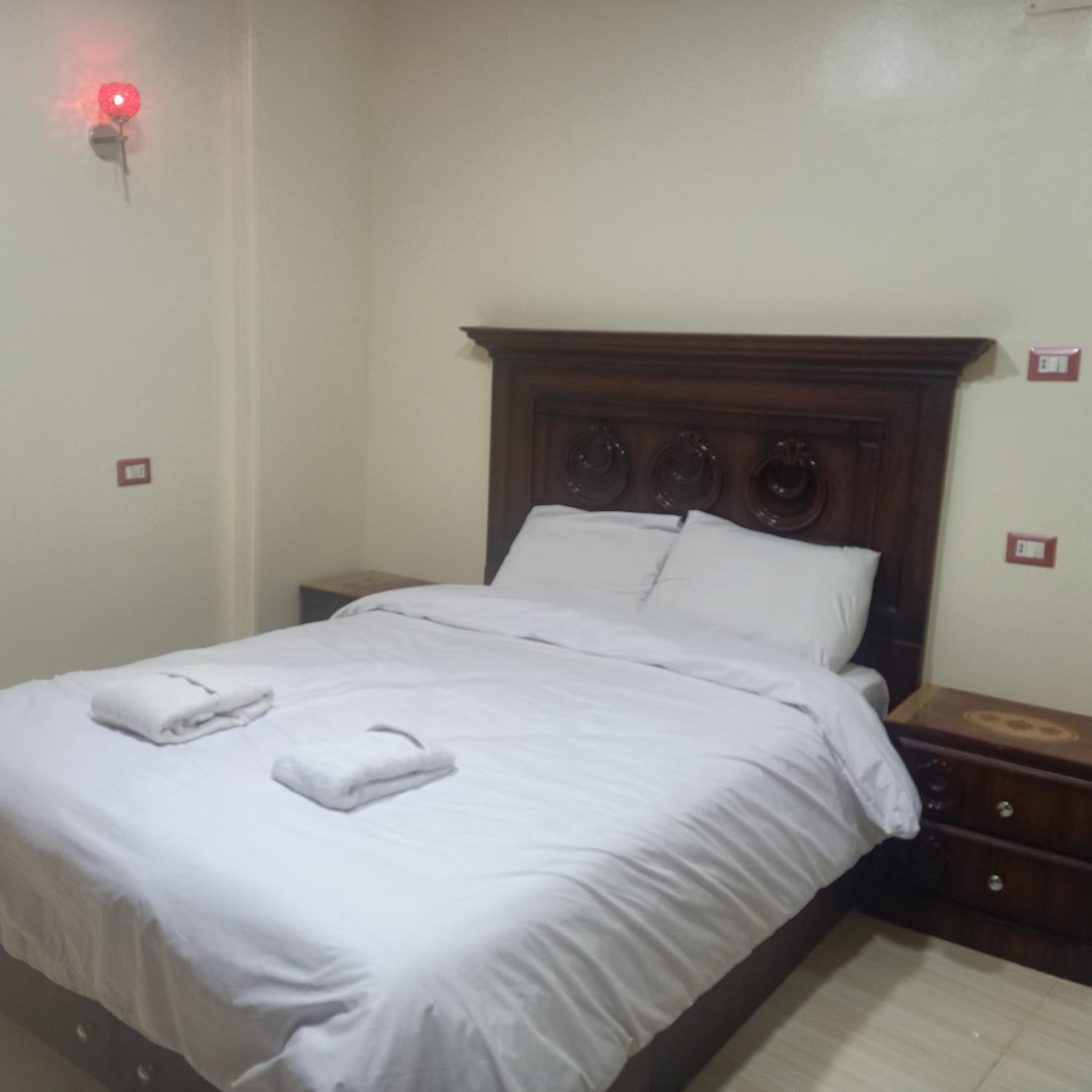 Fares pyramids Hostel