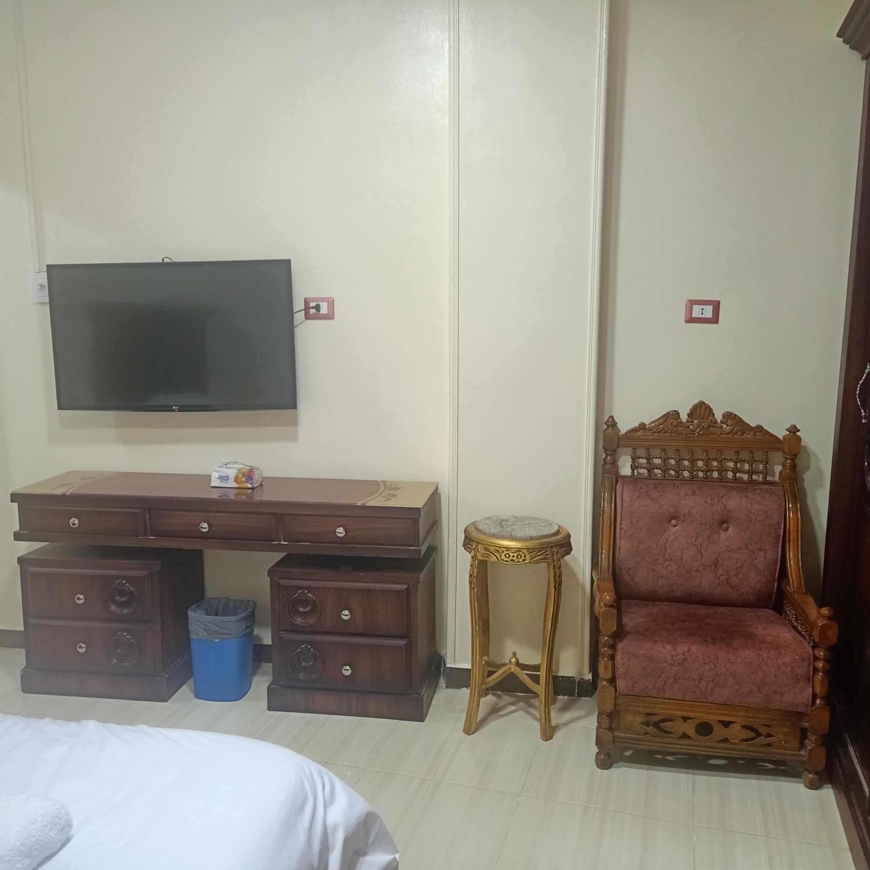 Fares pyramids Hostel
