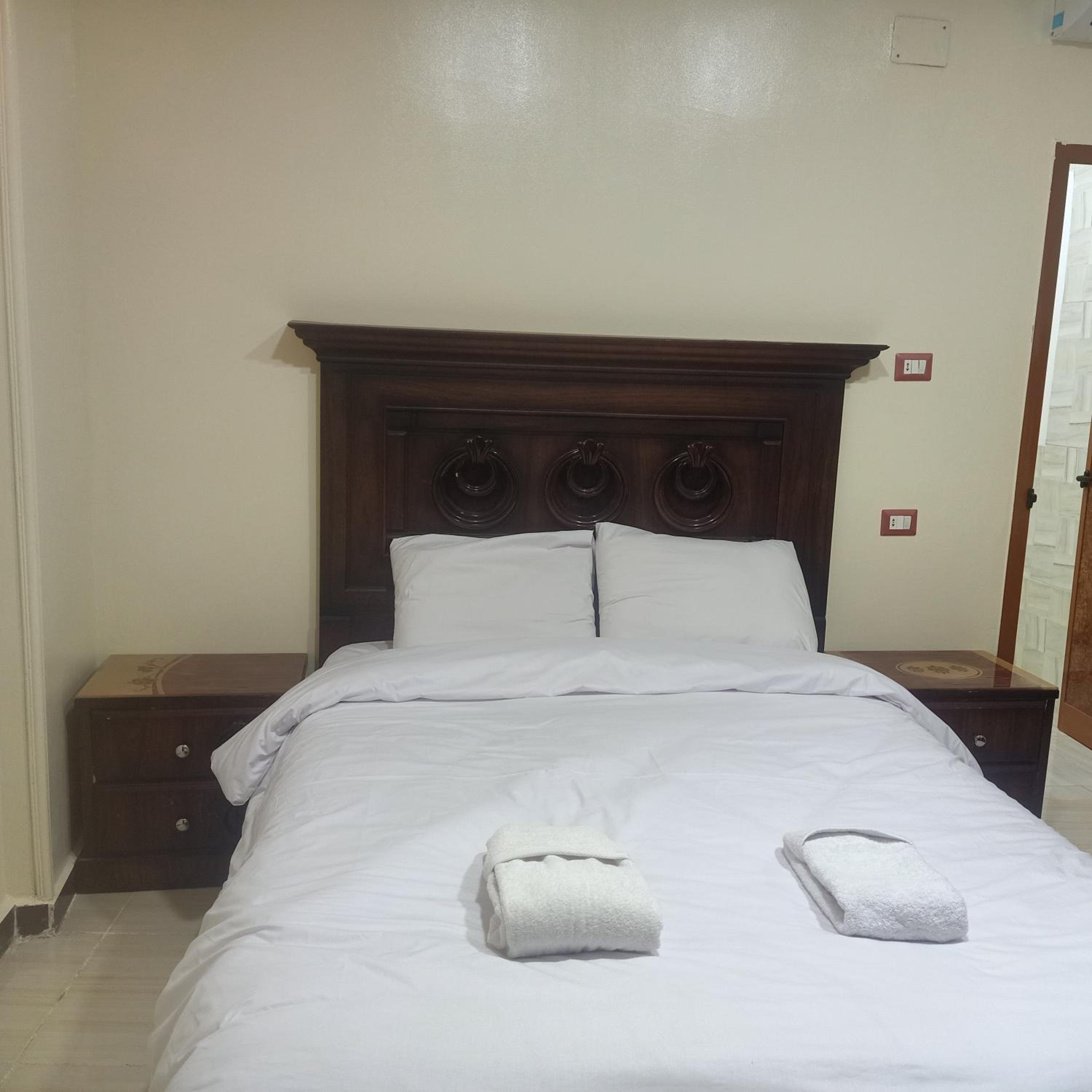 Fares pyramids Hostel