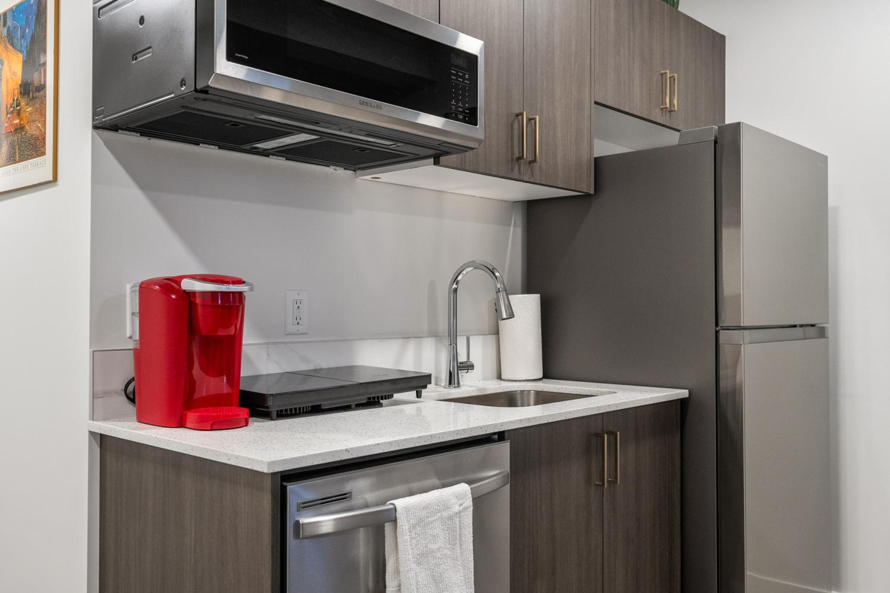 Perfect Stay 2 Bedroom Basement Suite