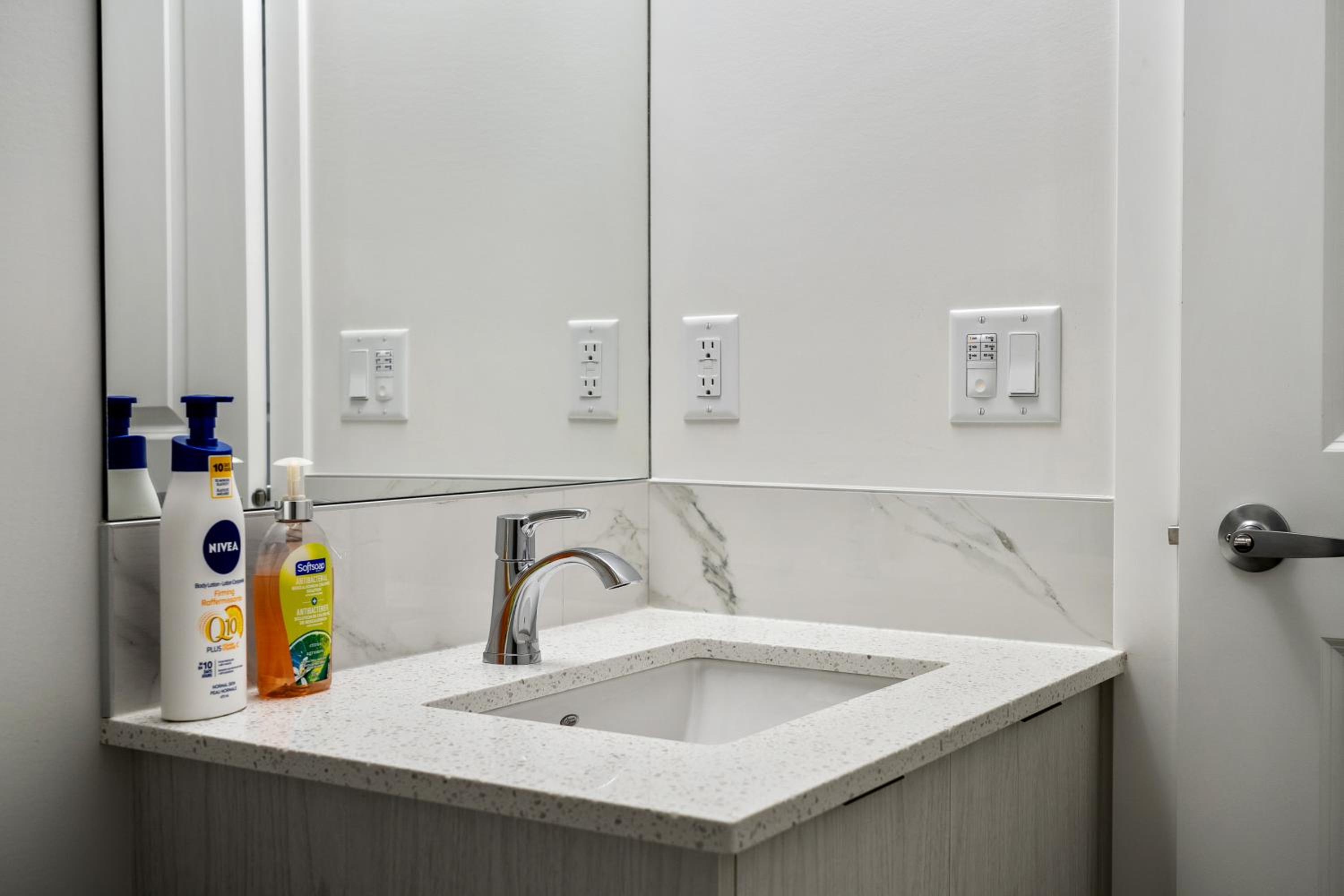 Perfect Stay 2 Bedroom Basement Suite