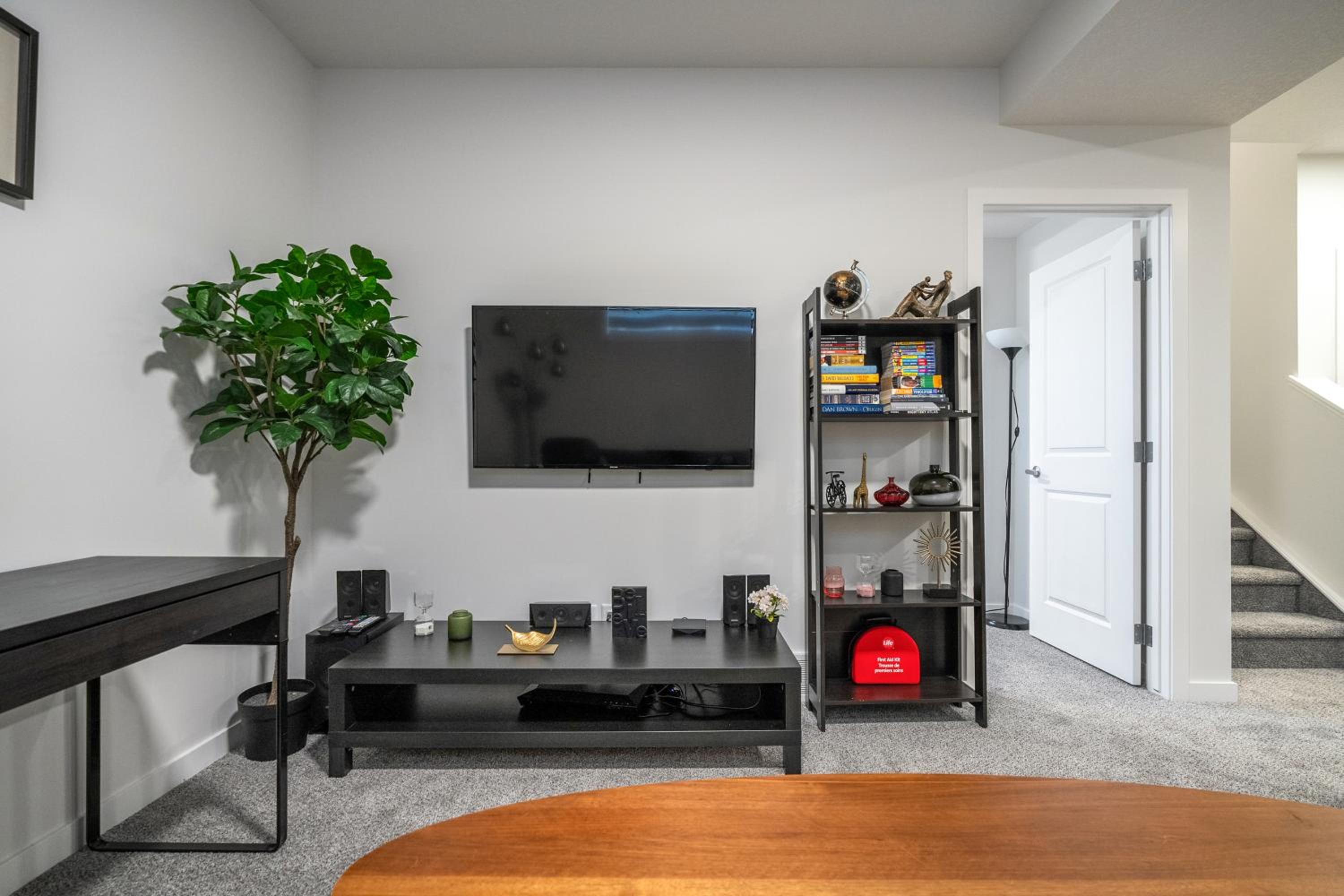Perfect Stay 2 Bedroom Basement Suite