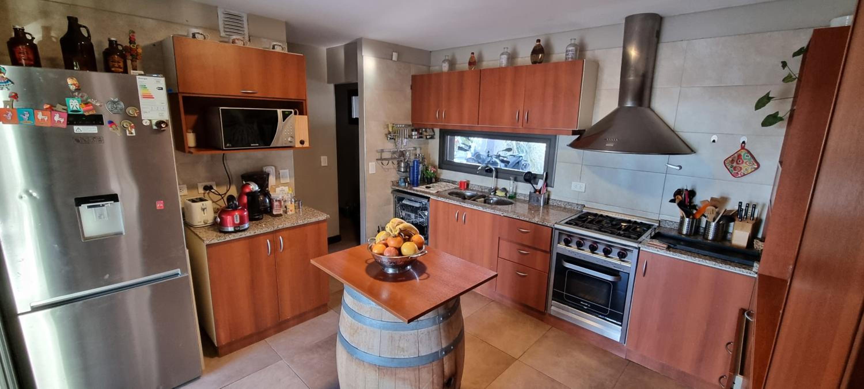 Hermosa casa con pileta en zona de viñedos