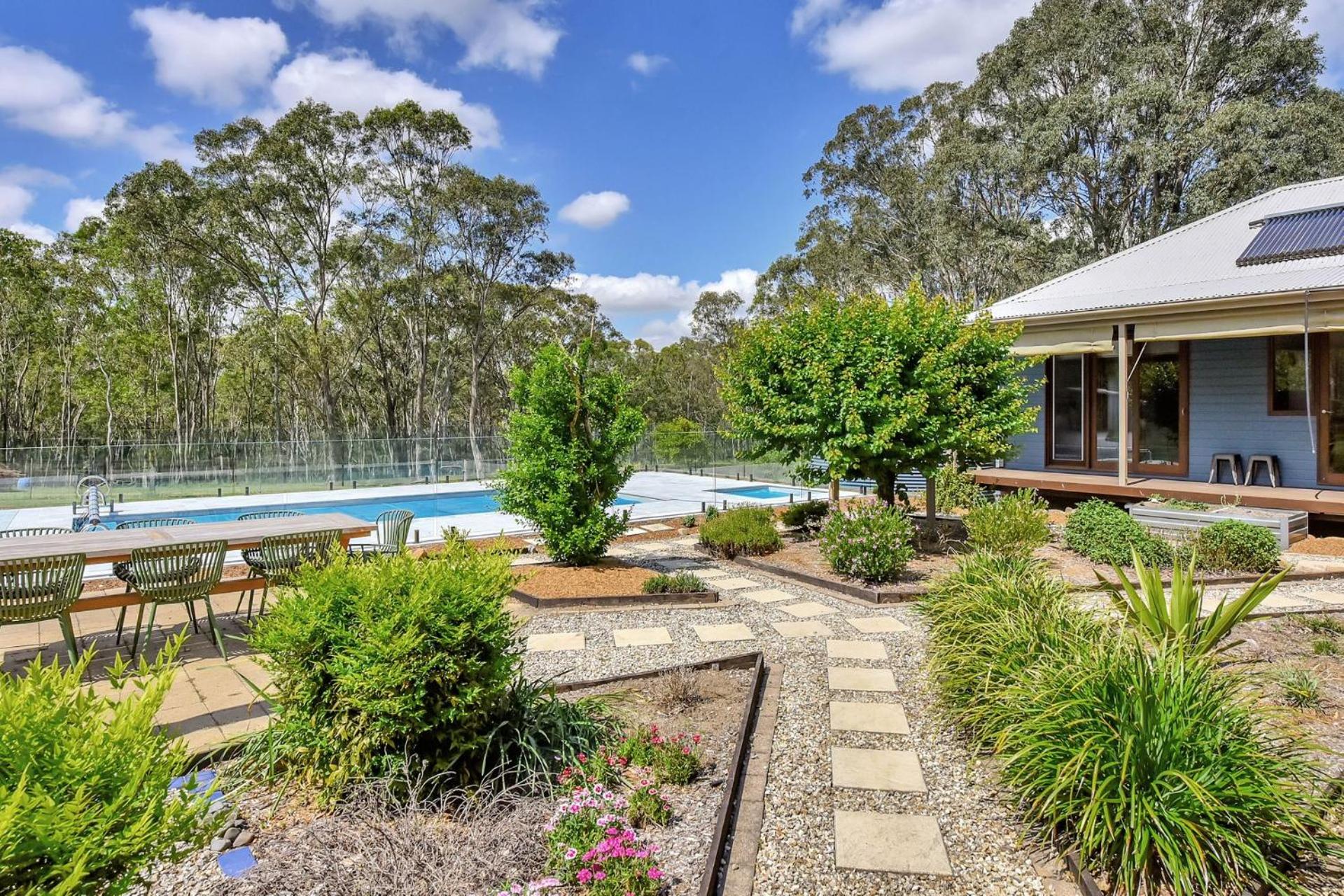 Wine, Dine and Relax - Central to Vineyards and Wedding Venues