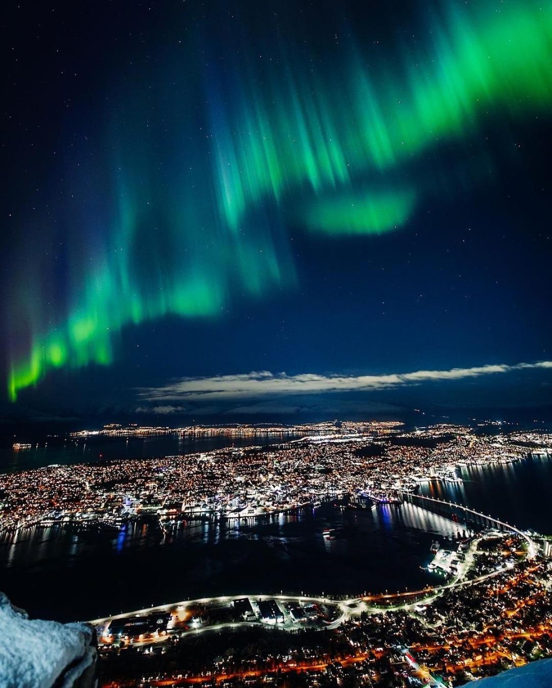 Aurora Loft - Tromsø - Panoramic Views & Free parking view 2