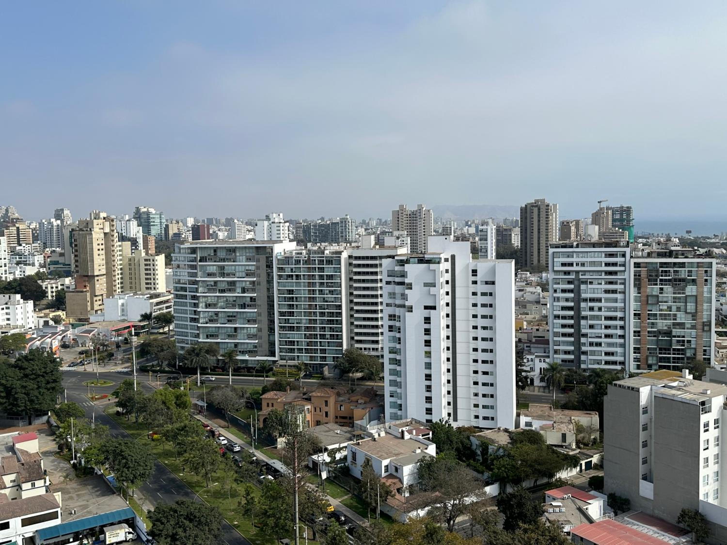 Suite de Estreno y Vista Panorámica en San Isidro view 3