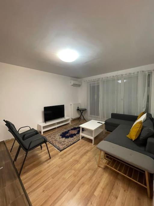 Zeenat Apartment with Balcony and Parking view 5