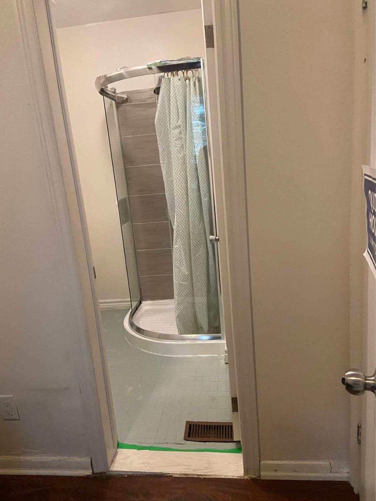 BUDGET Triple Room with En Suite Bathroom 36A