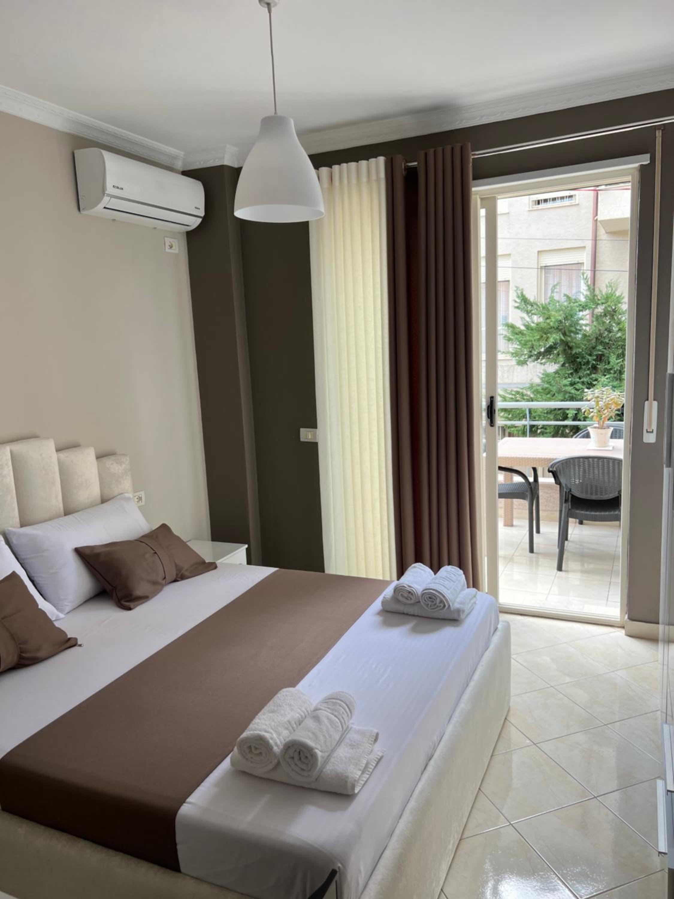 Lake View Apartment Tirana