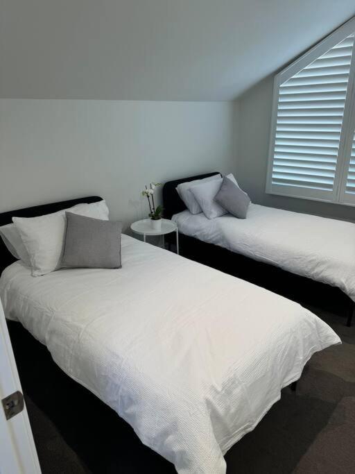 Spacious Middle Park Townhouse, Sleeps 6, Bayside