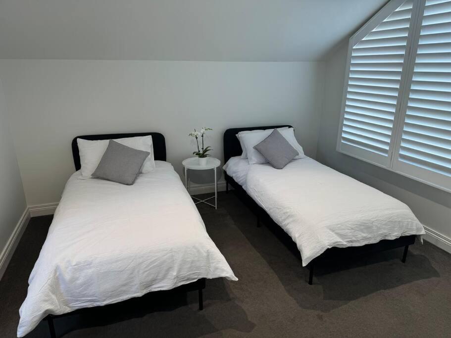Spacious Middle Park Townhouse, Sleeps 6, Bayside
