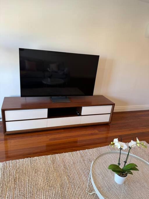 Spacious Middle Park Townhouse, Sleeps 6, Bayside