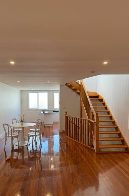 Spacious Middle Park Townhouse, Sleeps 6, Bayside