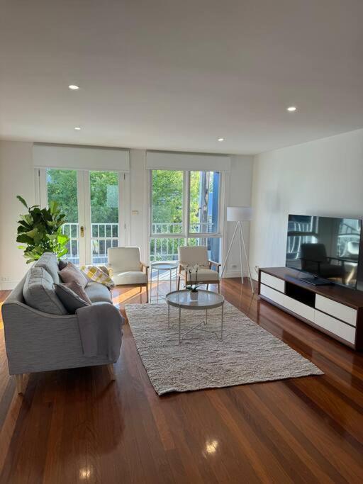 Spacious Middle Park Townhouse, Sleeps 6, Bayside