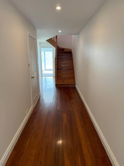 Spacious Middle Park Townhouse, Sleeps 6, Bayside