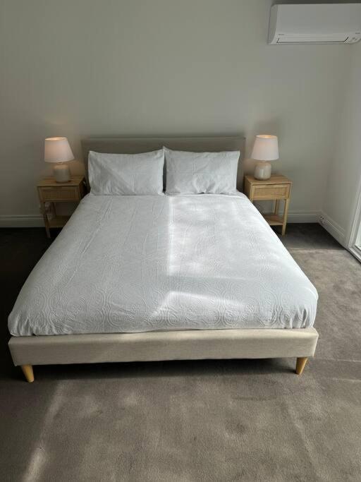 Spacious Middle Park Townhouse, Sleeps 6, Bayside