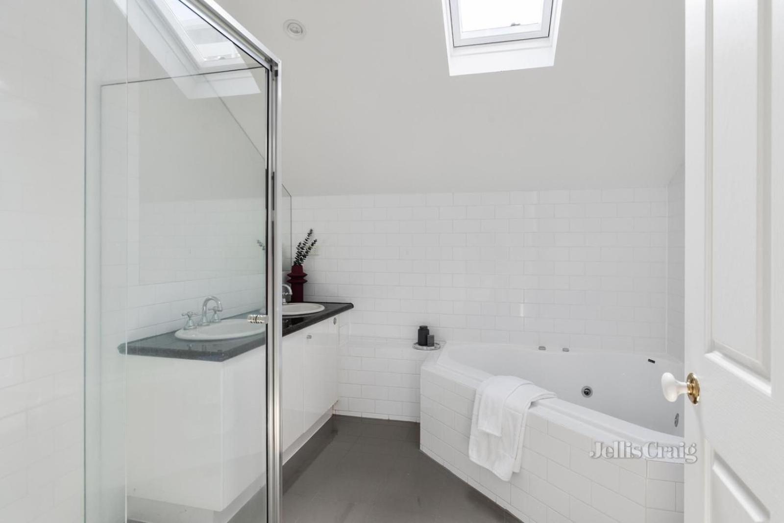 Spacious Middle Park Townhouse, Sleeps 6, Bayside