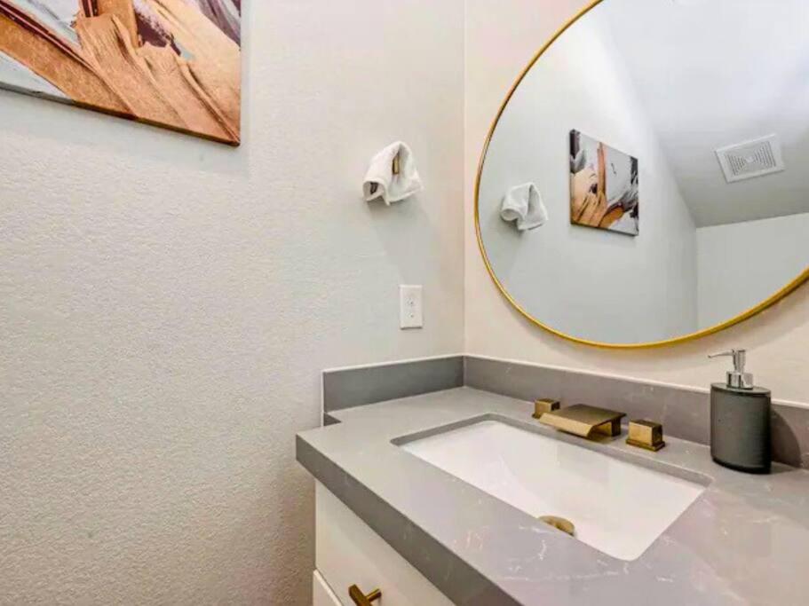 Spacious 3 BR East Downtown Escape - Perfect for Exploring Houston view 2