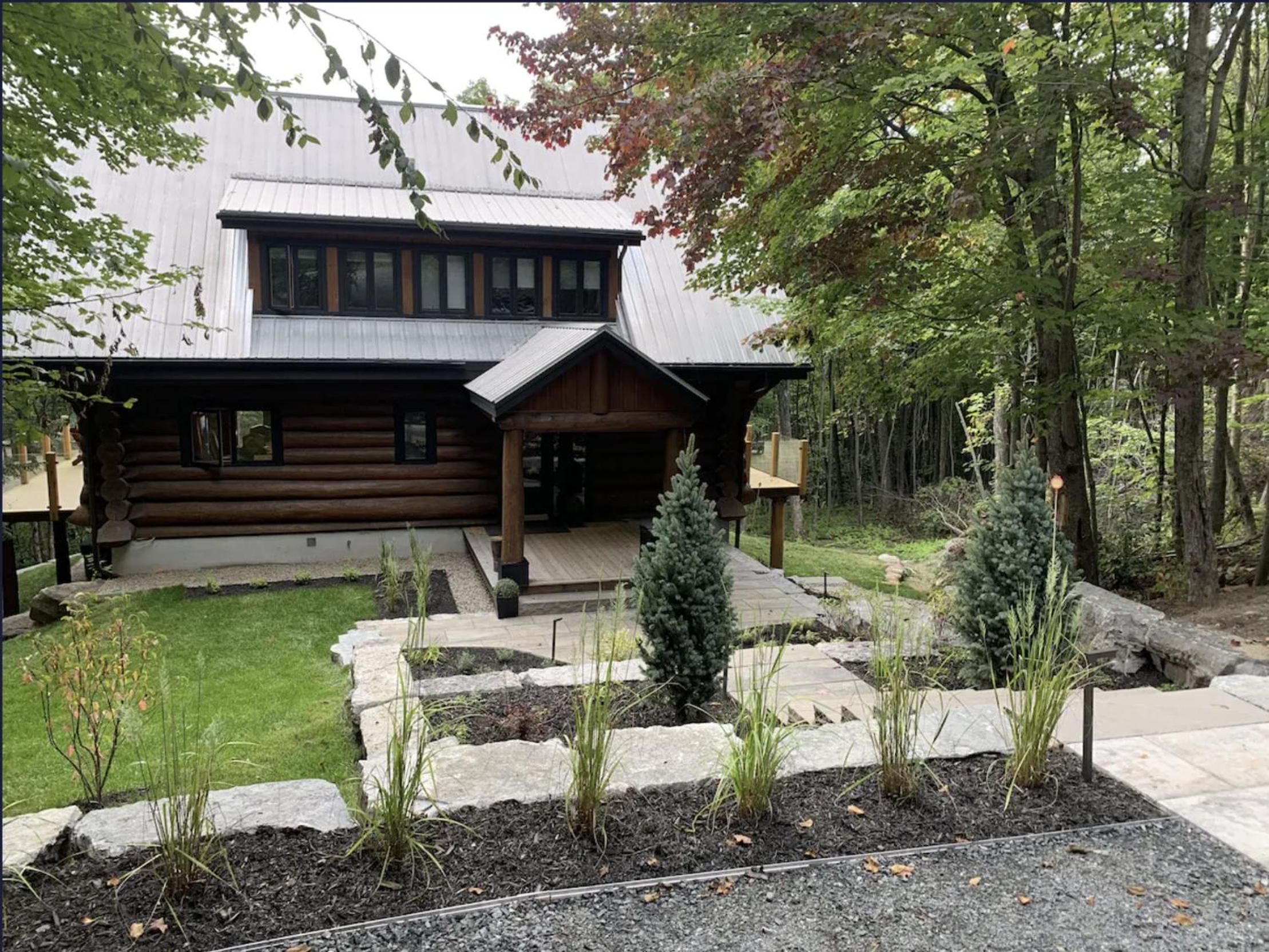 Hotel Mont-Tremblant Mountain View Chalet - Image 1