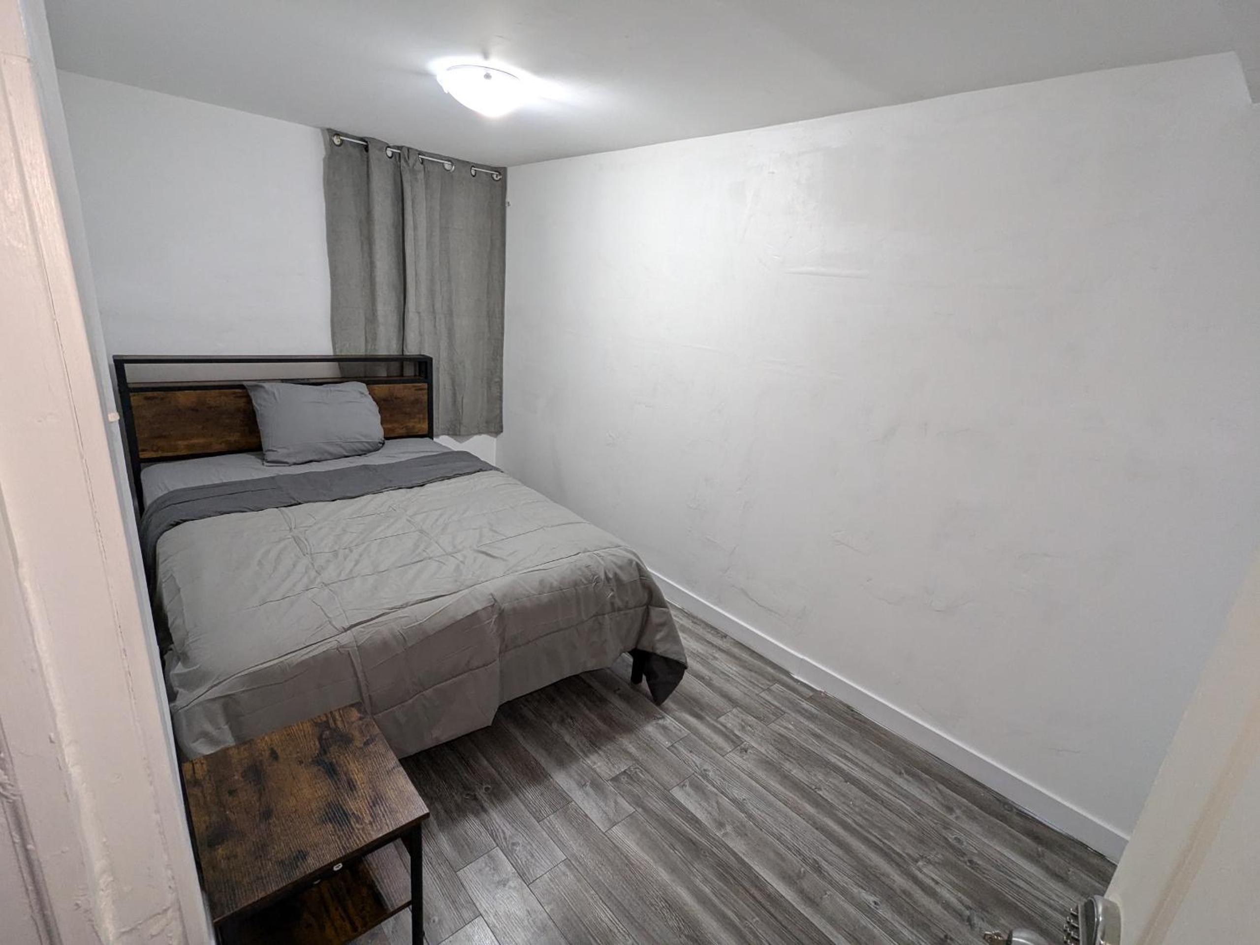 Fully furnished freshly renovated rooms ideal for students, workers and travellers in the neighbourhood of Ottawa-Gatineau
