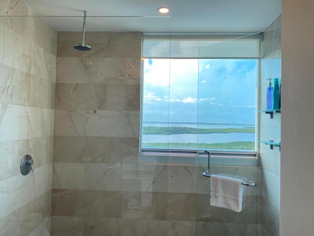 Luxury Beachfront Condo - Cancún