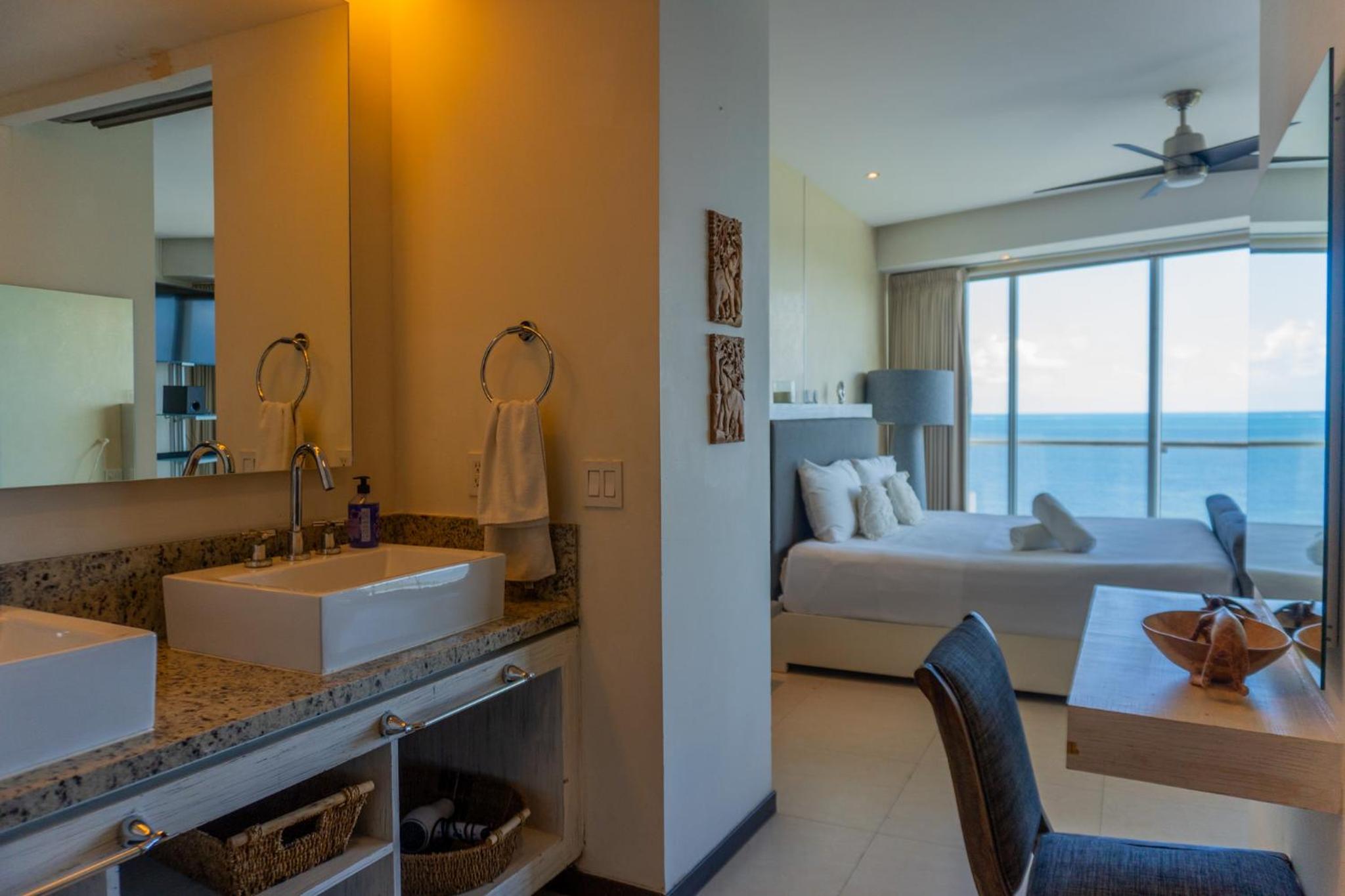 Luxury Beachfront Condo - Cancún