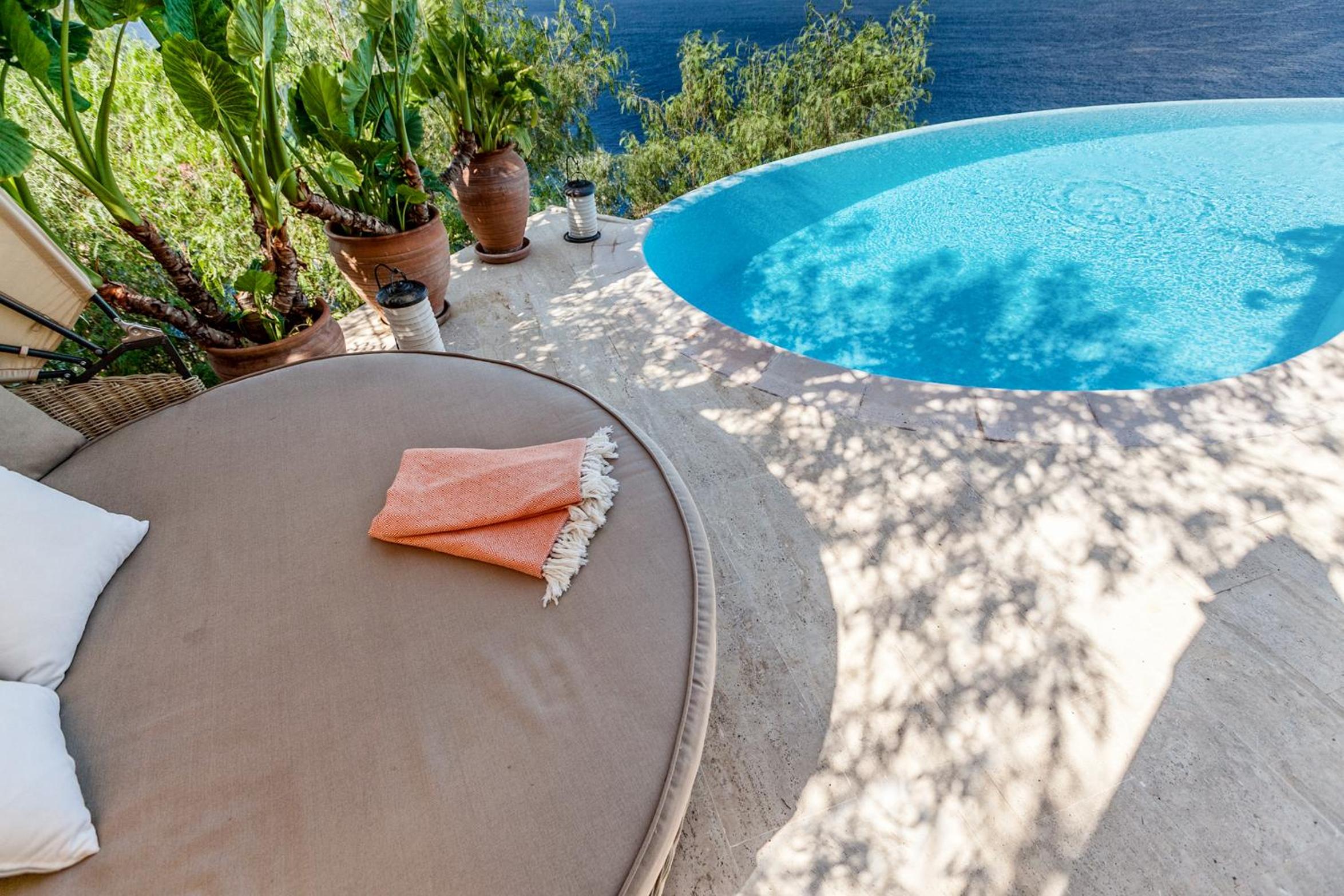 Hotel Villa Mahal becomes Villa Mahal Otel. - Image 102