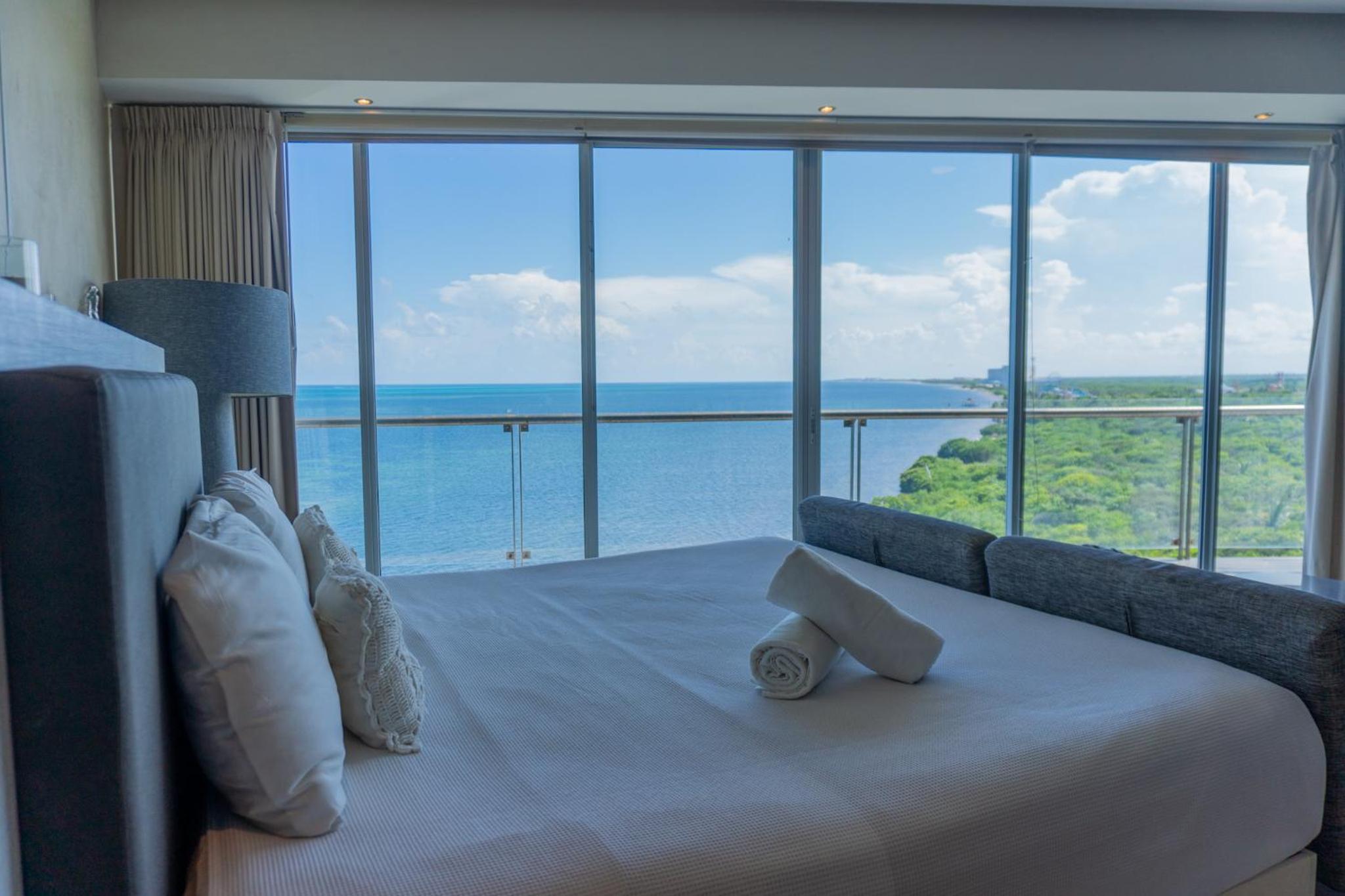 Luxury Beachfront Condo - Cancún
