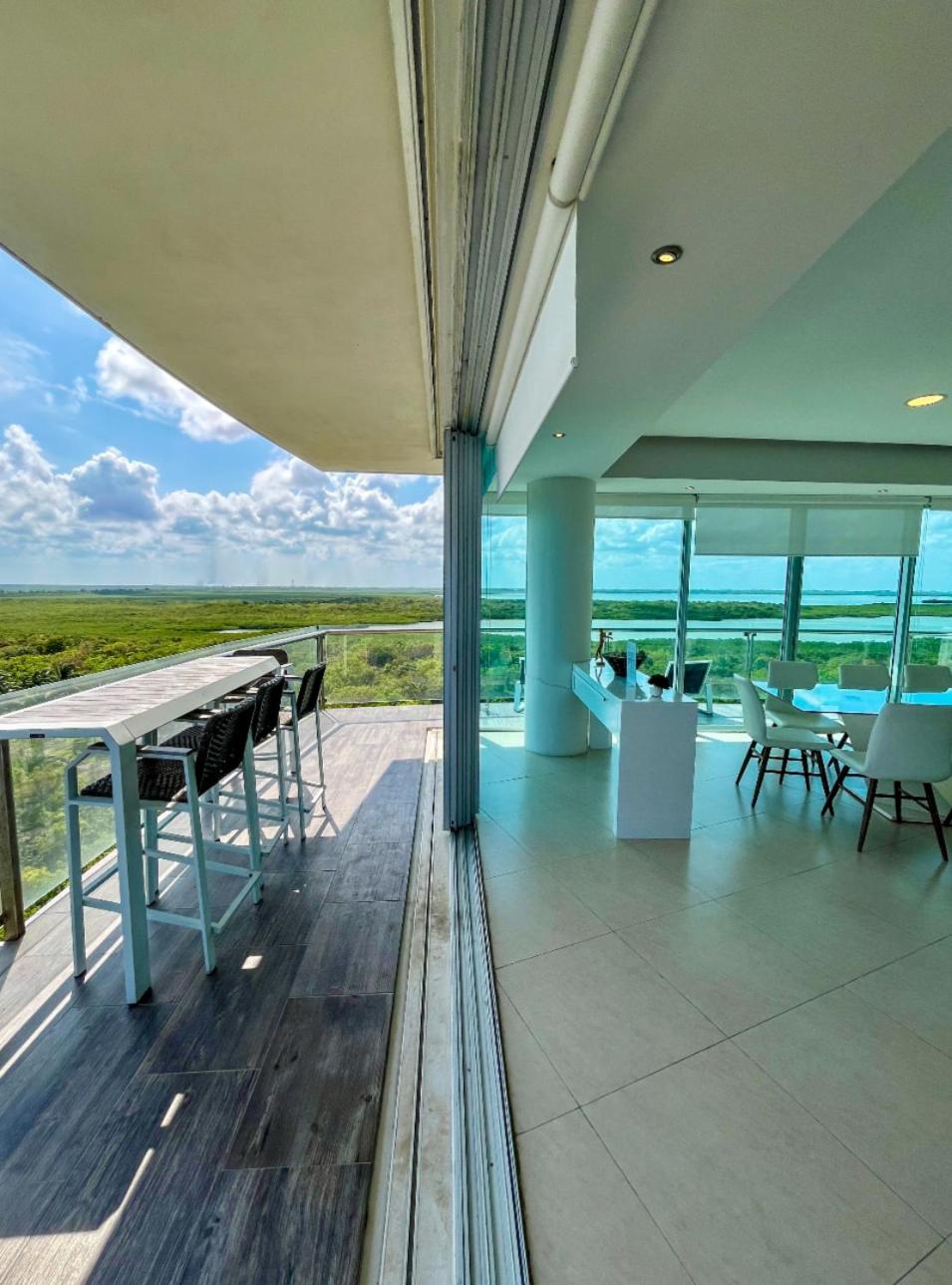 Luxury Beachfront Condo - Cancún